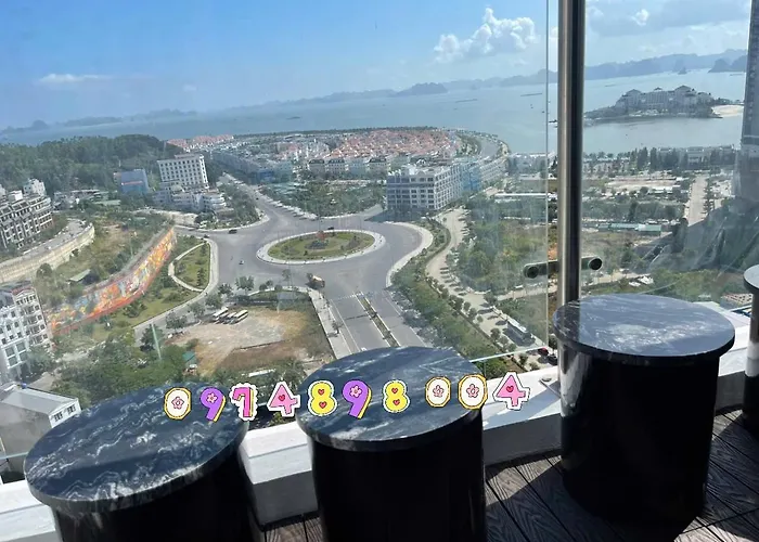 Căn hộ Luxury With Sea View In