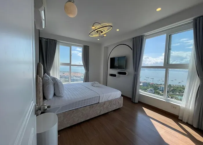 Căn hộ Luxury With Sea View In *