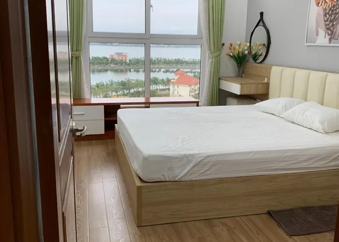 Căn hộ Luxury With Sea View In