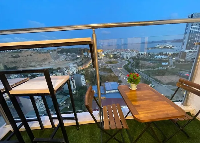Căn hộ Luxury With Sea View In
