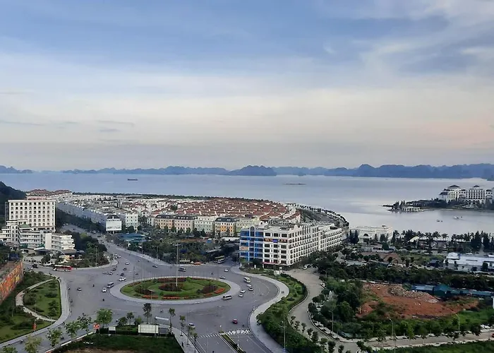 Căn hộ Luxury With Sea View In