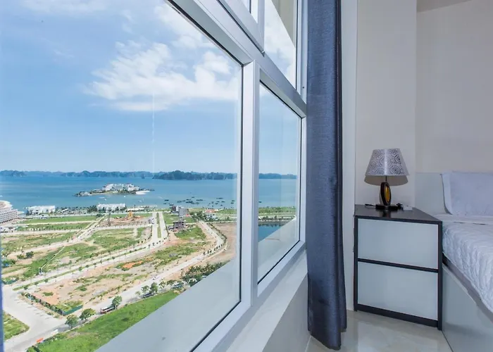 Căn hộ Luxury With Sea View In