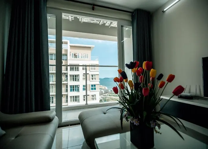 Căn hộ Luxury With Sea View In *